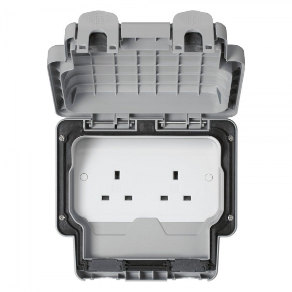MK Masterseal Plus 1 Gang Outdoor Unswitched Plug Socket