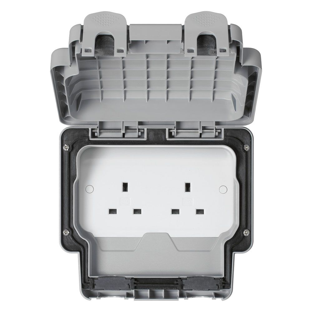 mk-masterseal-plus-1-gang-outdoor-unswitched-plug-socket-countyelec